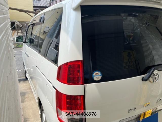 Toyota NOAH 2005-04 7456370-7