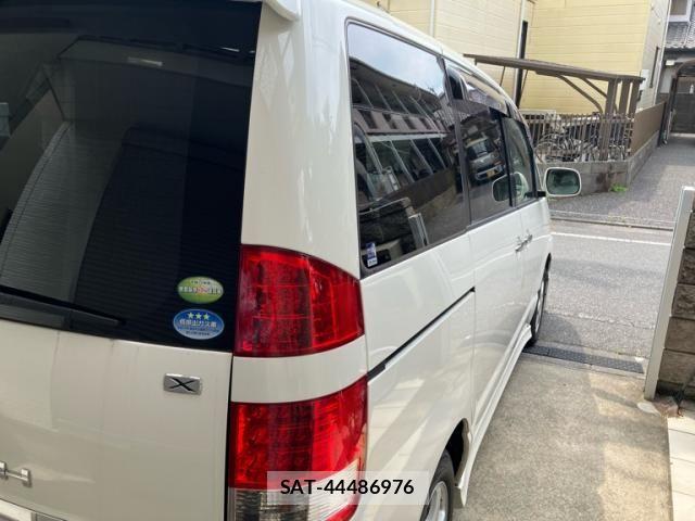Toyota NOAH 2005-04 7456370-8