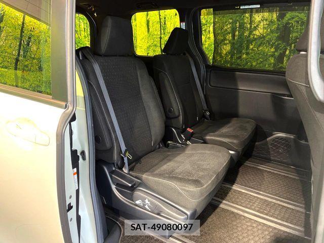 Toyota NOAH 2018-03 7456343-9