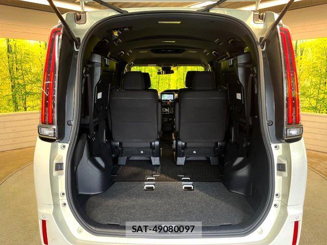 Toyota NOAH 2018-03 7456343-11