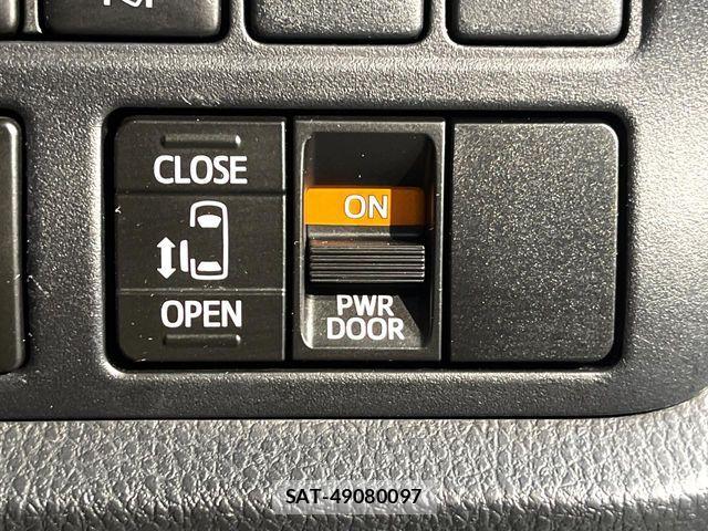 Toyota NOAH 2018-03 7456343-5