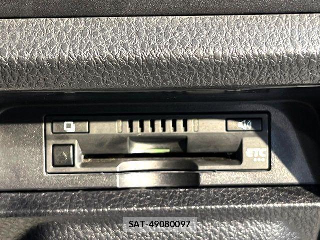 Toyota NOAH 2018-03 7456343-7