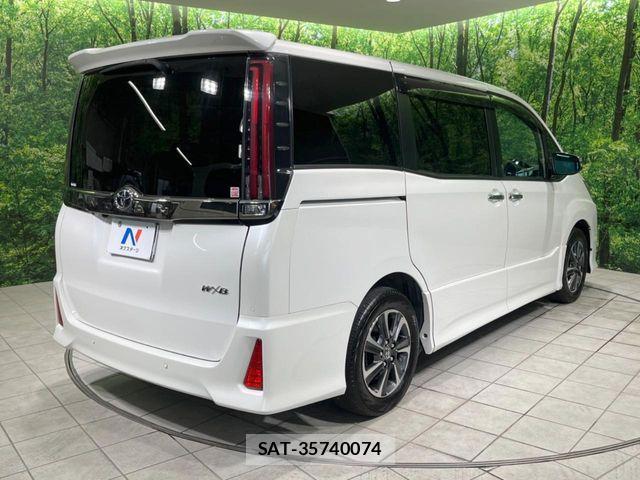 Toyota NOAH 2021-07 7456333-17