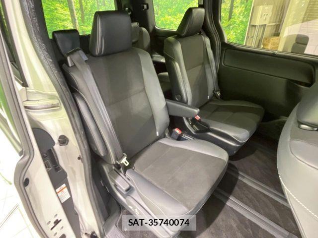 Toyota NOAH 2021-07 7456333-8