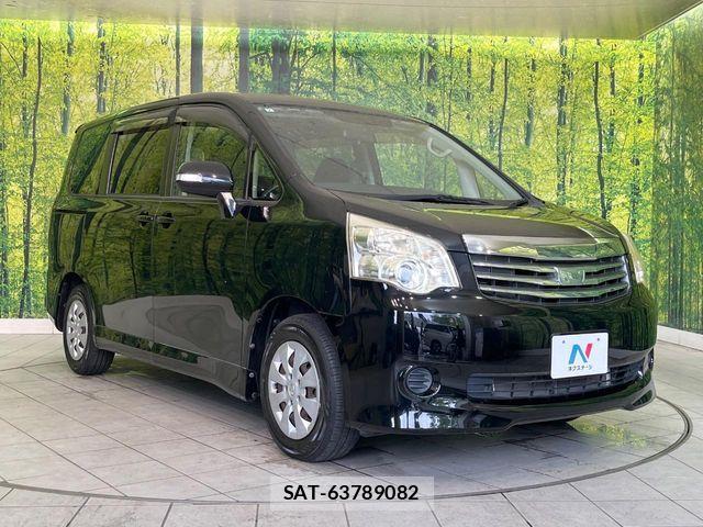 Toyota NOAH 2013-07 7456357-16