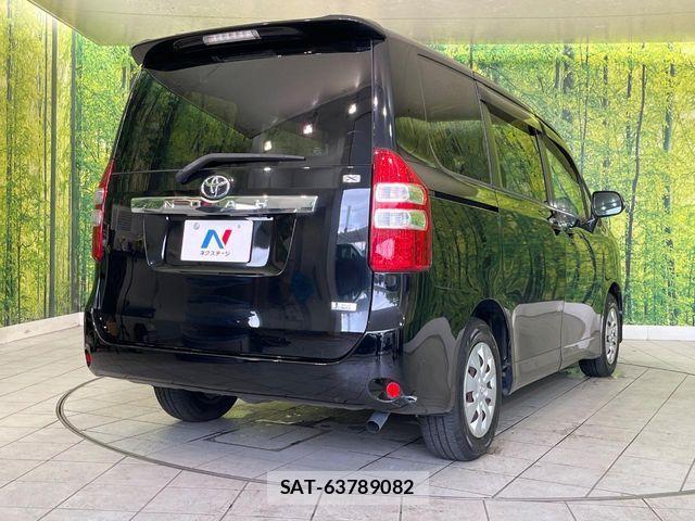Toyota NOAH 2013-07 7456357-17