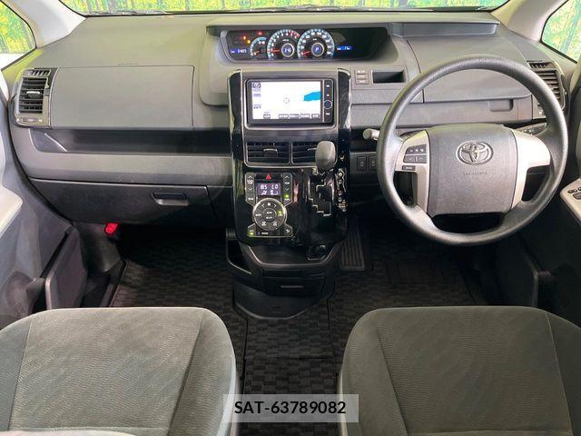 Toyota NOAH 2013-07 7456357-1