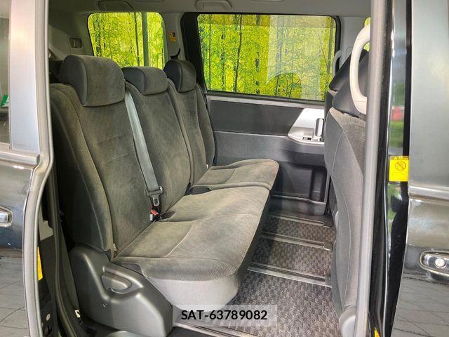 Toyota NOAH 2013-07 7456357-8