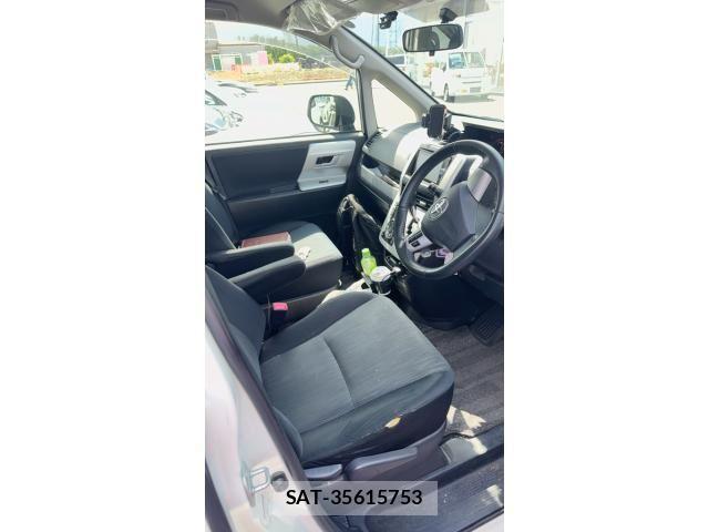 Toyota NOAH 2013-11 7456360-11