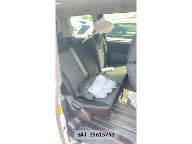 Toyota NOAH 2013-11 7456360-12