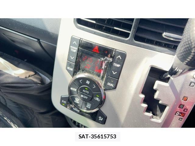 Toyota NOAH 2013-11 7456360-16