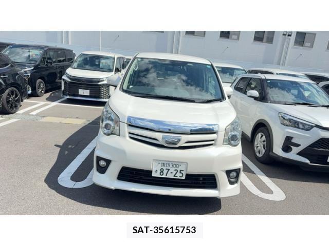 Toyota NOAH 2013-11 7456360-1