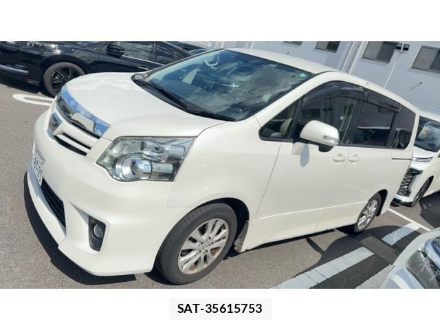 Toyota NOAH 2013-11 7456360-2