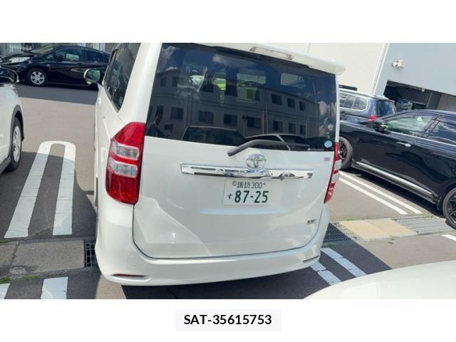 Toyota NOAH 2013-11 7456360-4