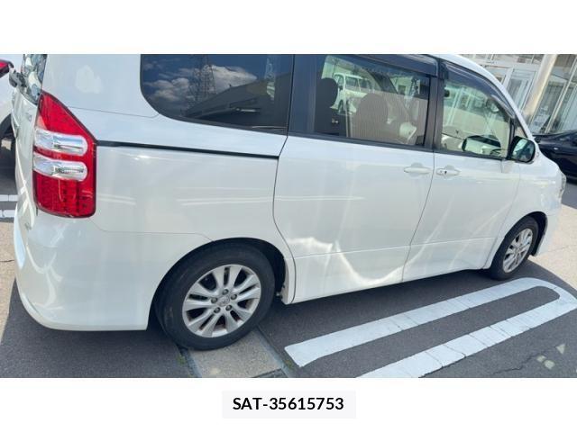 Toyota NOAH 2013-11 7456360-6