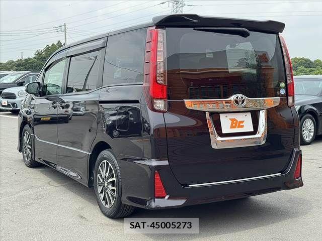 Toyota NOAH 2016-02 7456351-12