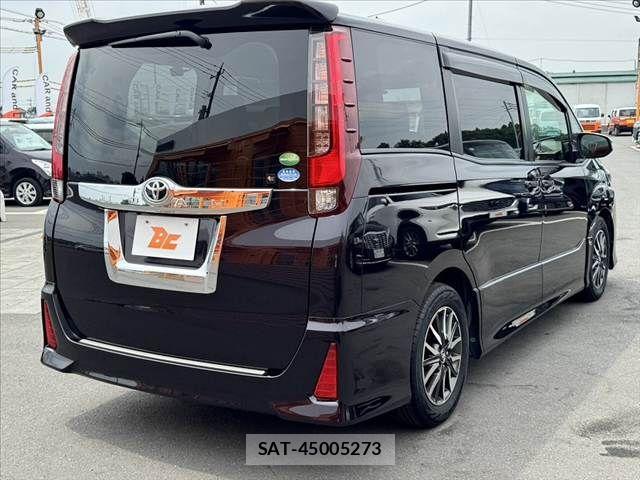 Toyota NOAH 2016-02 7456351-14