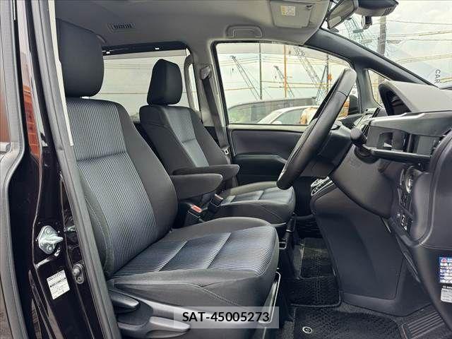 Toyota NOAH 2016-02 7456351-15
