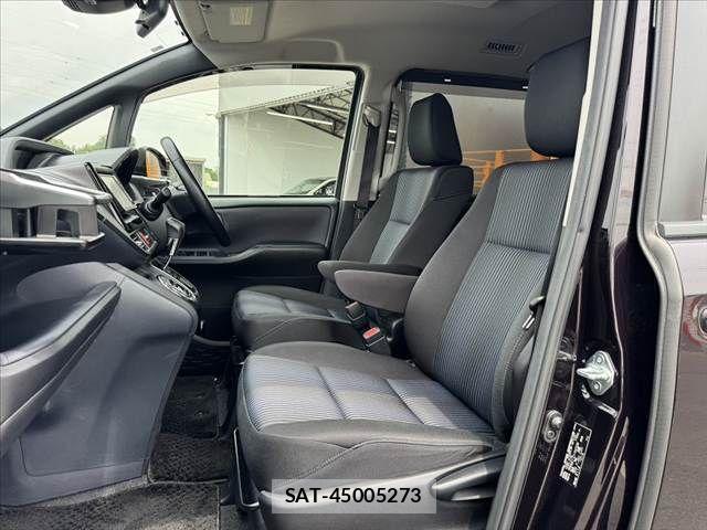 Toyota NOAH 2016-02 7456351-16