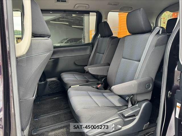 Toyota NOAH 2016-02 7456351-17
