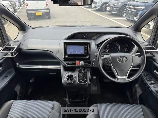 Toyota NOAH 2016-02 7456351-1