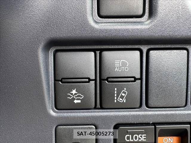 Toyota NOAH 2016-02 7456351-25