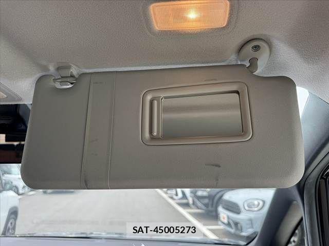Toyota NOAH 2016-02 7456351-29