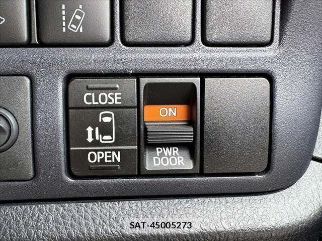 Toyota NOAH 2016-02 7456351-4