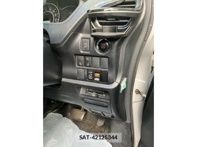Toyota NOAH 2019-10 7456355-12