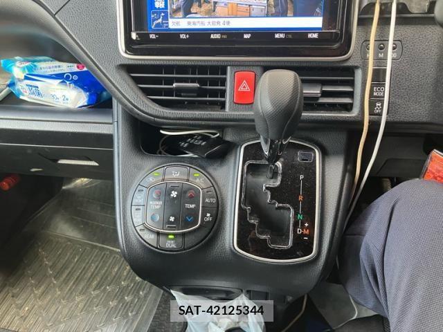Toyota NOAH 2019-10 7456355-24