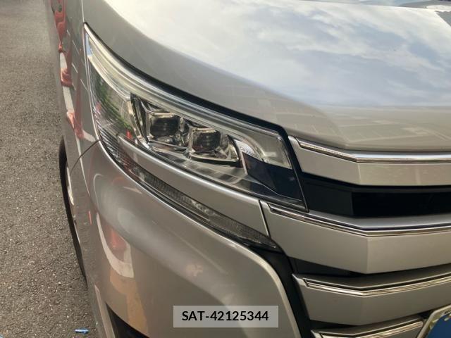 Toyota NOAH 2019-10 7456355-2