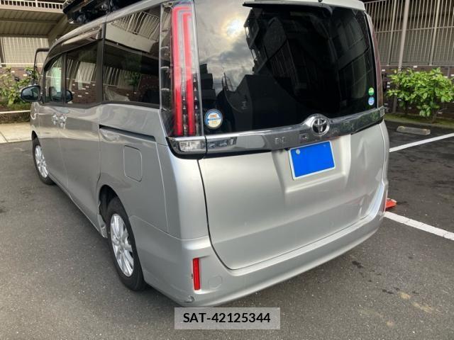 Toyota NOAH 2019-10 7456355-4