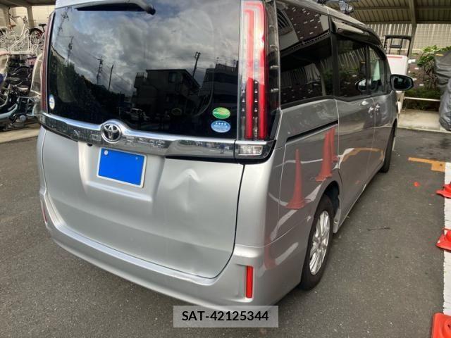 Toyota NOAH 2019-10 7456355-5