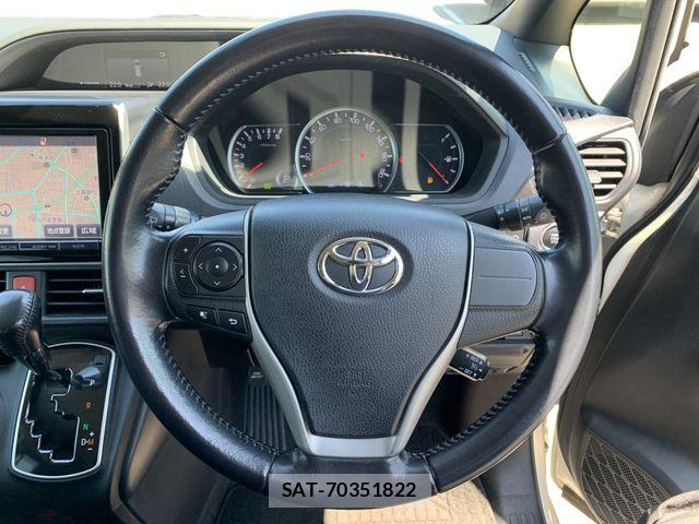 Toyota NOAH 2015-06 7456356-11