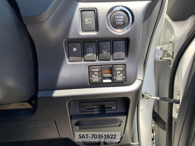 Toyota NOAH 2015-06 7456356-13