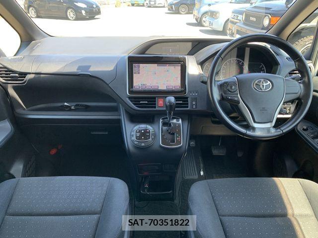 Toyota NOAH 2015-06 7456356-1