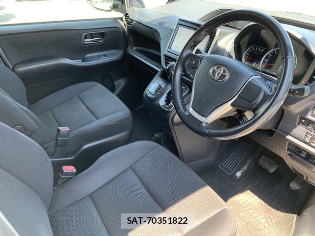 Toyota NOAH 2015-06 7456356-20
