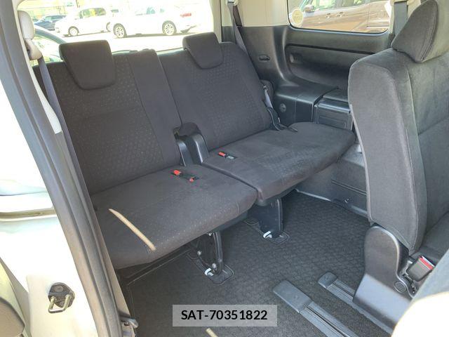 Toyota NOAH 2015-06 7456356-22