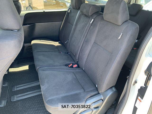 Toyota NOAH 2015-06 7456356-24