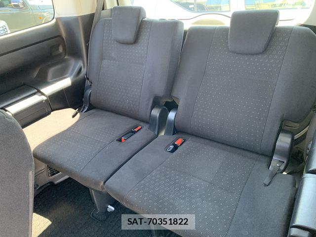 Toyota NOAH 2015-06 7456356-25