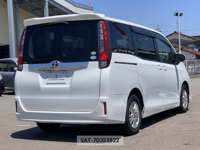 Toyota NOAH 2015-06 7456356-7