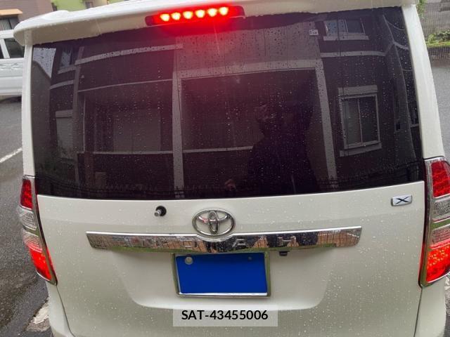 Toyota NOAH 2009-06 7456365-1