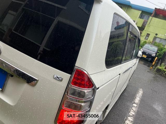 Toyota NOAH 2009-06 7456365-4