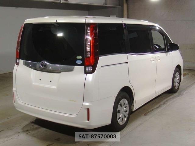 Toyota NOAH 2015-12 7471401-1