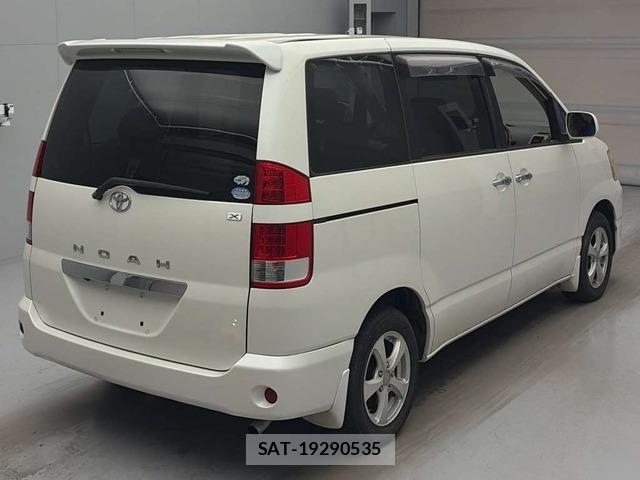 Toyota NOAH 2005-09 7471405-1