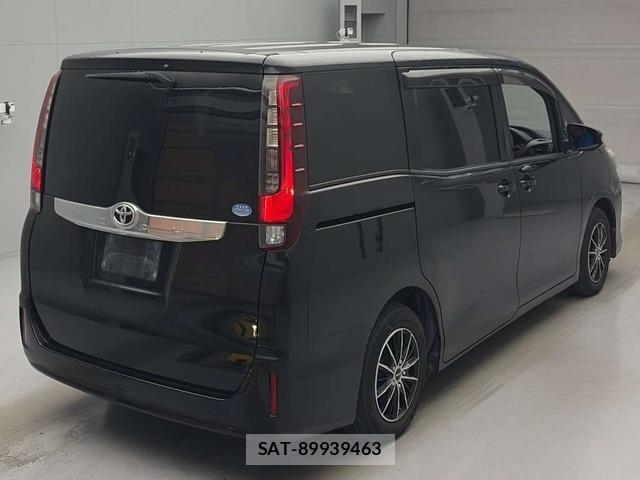Toyota NOAH 2015-11 7471406-1