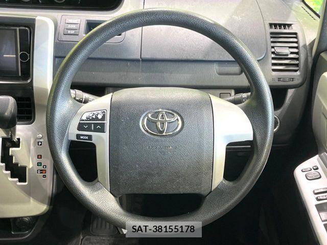 Toyota NOAH 2013-08 7501913-11