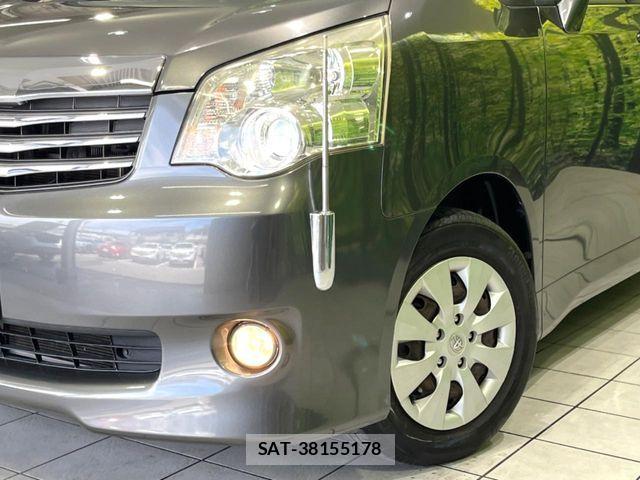 Toyota NOAH 2013-08 7501913-12
