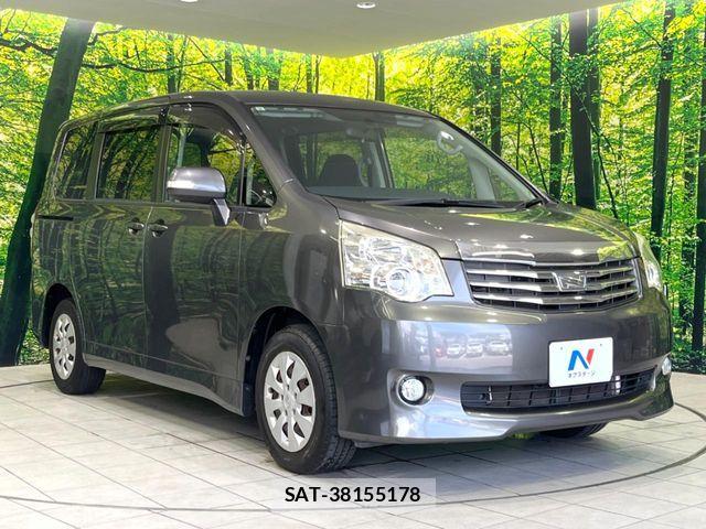 Toyota NOAH 2013-08 7501913-16