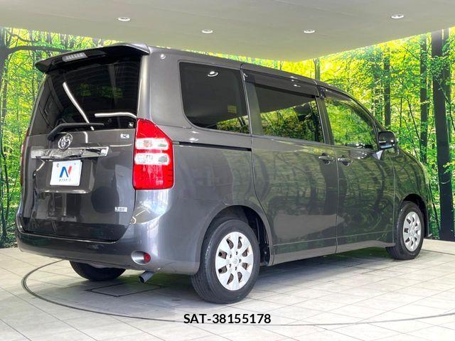 Toyota NOAH 2013-08 7501913-17